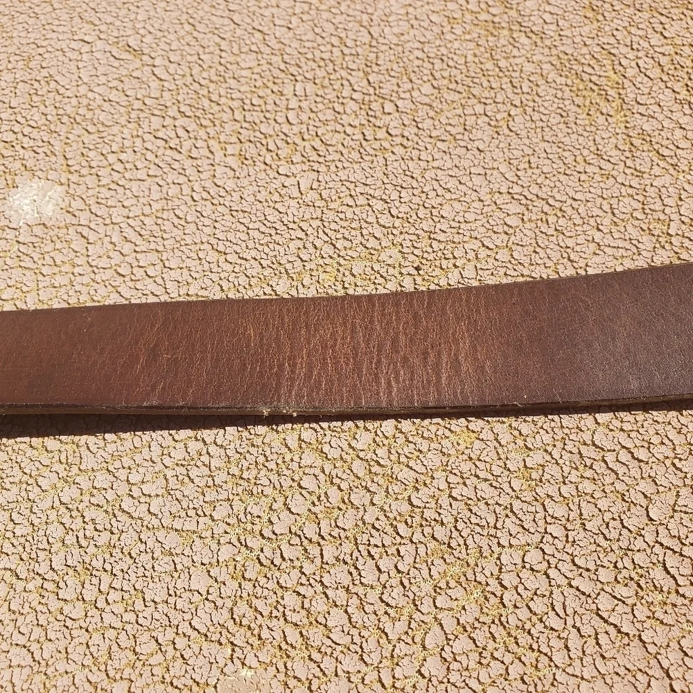 Perry Ellis Geniune Leather belt gold buckle sz 34.5